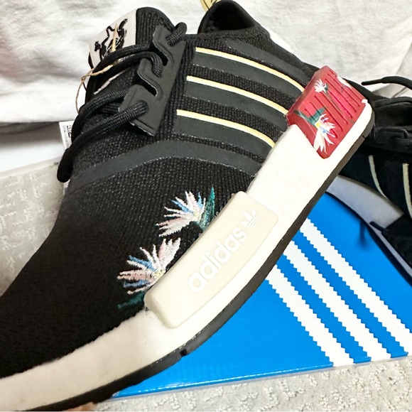 Adidas Womens Nmd R1 Thebe Magugu Size 5 - Picture 4 of 5